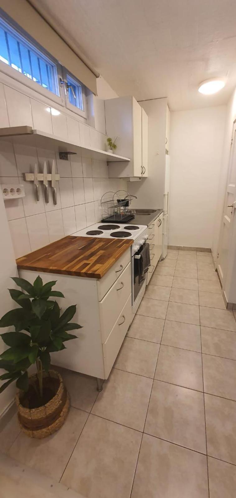 Beautiful Basement Apartment, Very Private And Close To The Metro * Stockholm