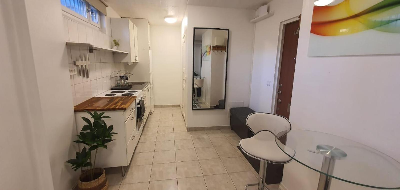 Beautiful Basement Apartment, Very Private And Close To The Metro Apartment *