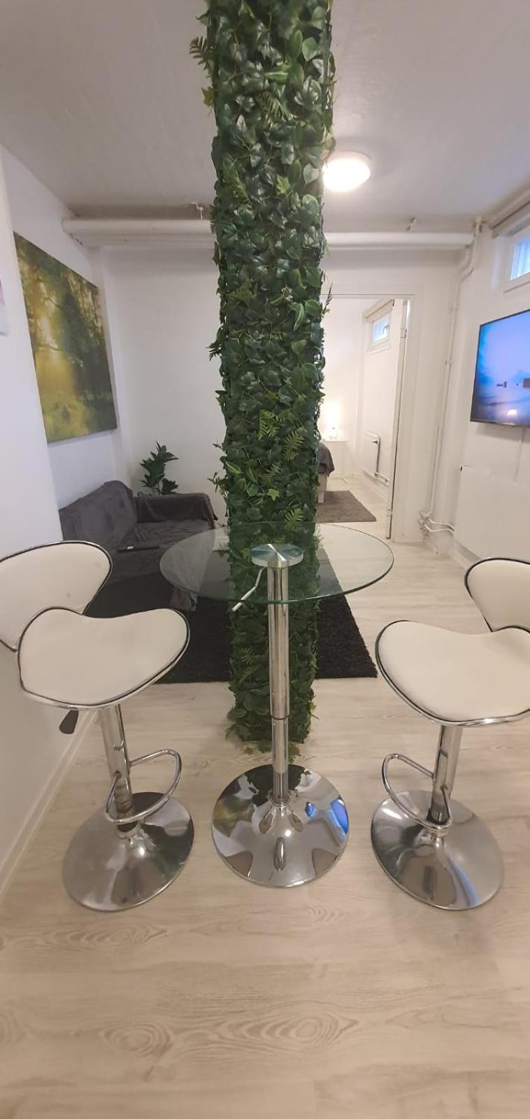 Beautiful Basement Apartment, Very Private And Close To The Metro Stockholm