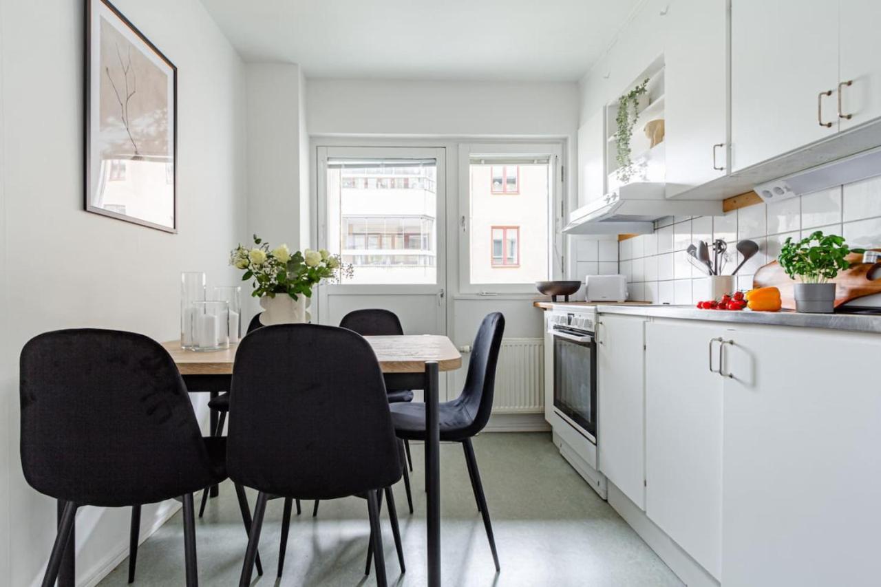 Affordable 2br In Eclectic Sofo - Construction Work Apartment
