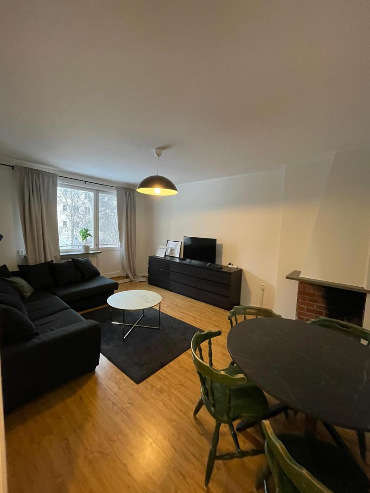 Flatin Erbjuder Laegenheter I Soedra * Stockholm