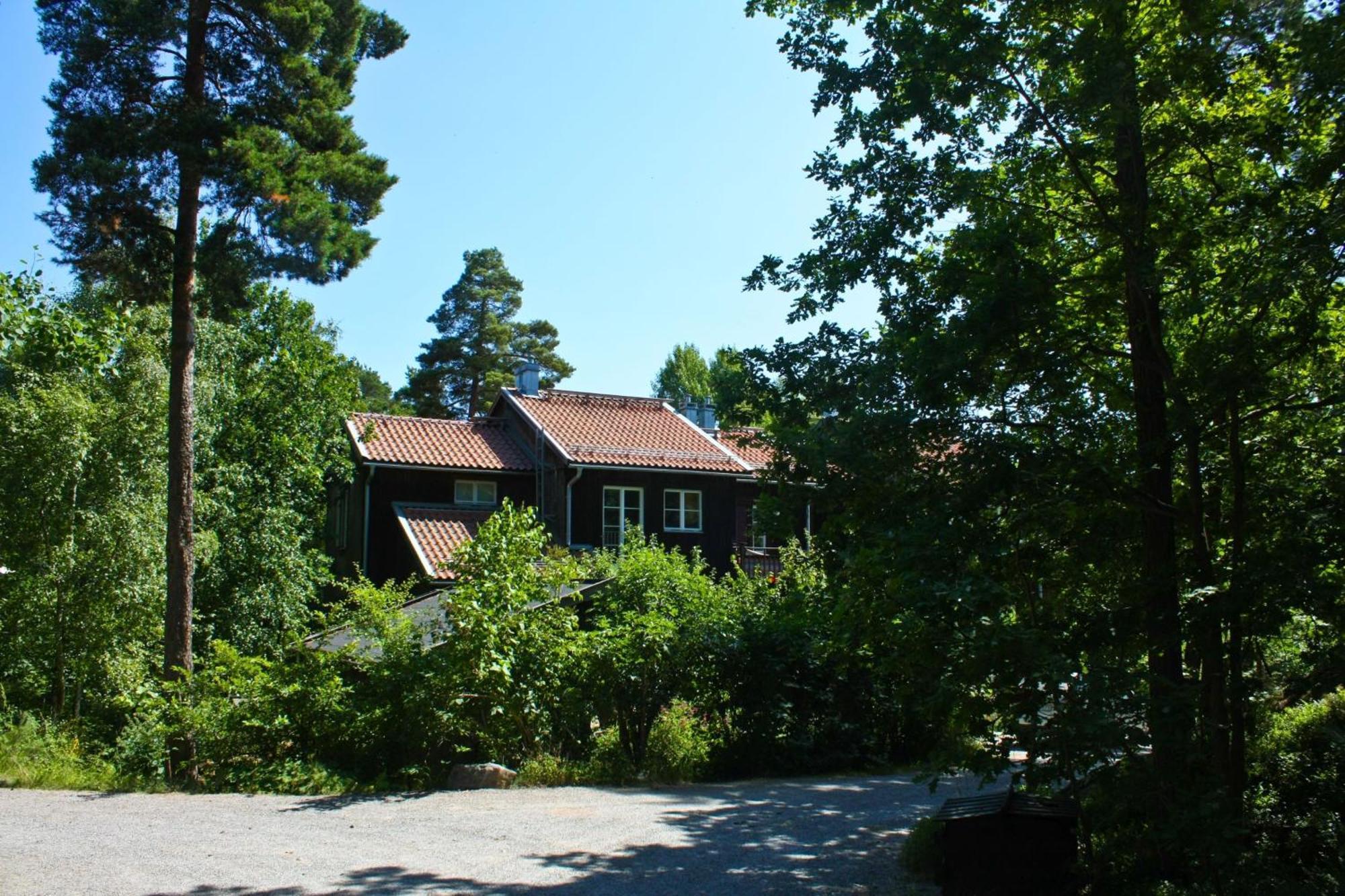 Bed & Breakfast Eco-village 12 Min From