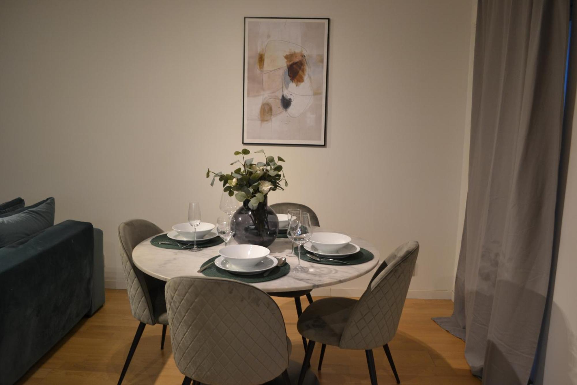Spacious 1-bedroom Flat 15 Min To Center Apartment *