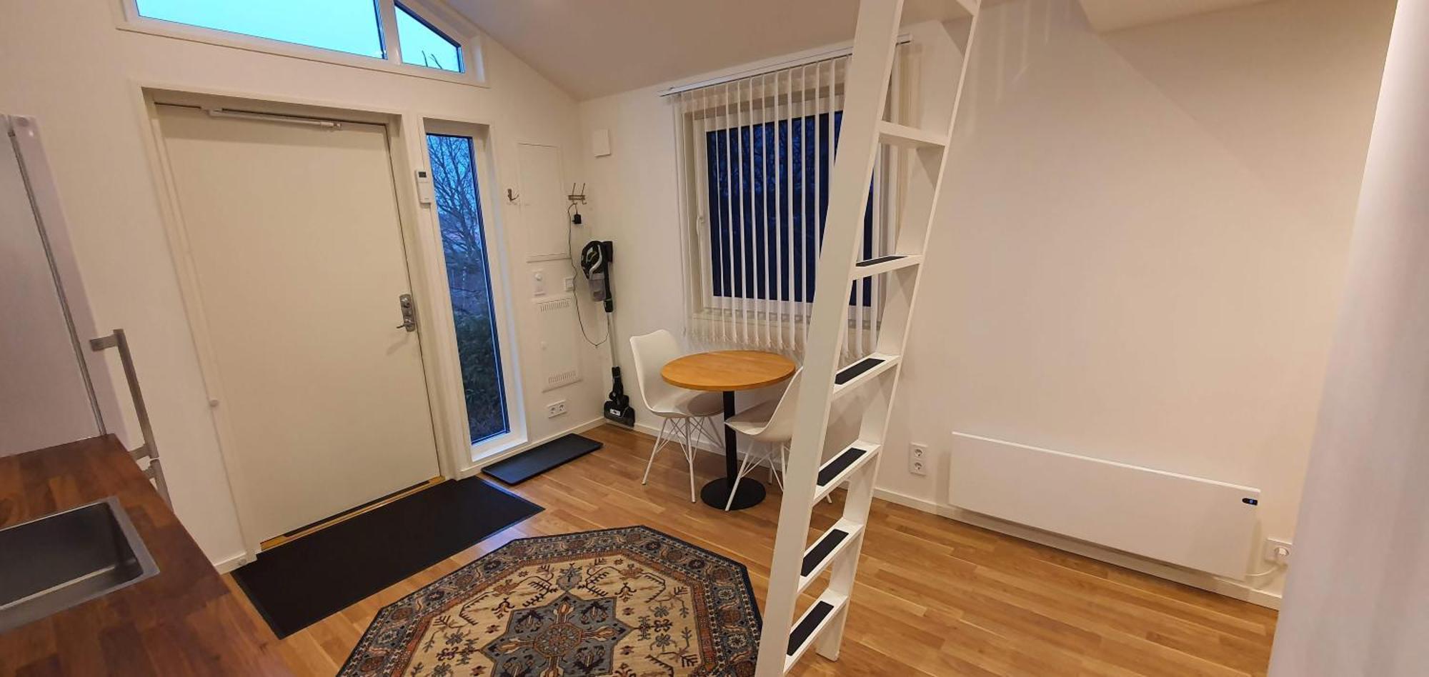 Smakfullt Attefallshus Med Stort Loft Naera Naturen *