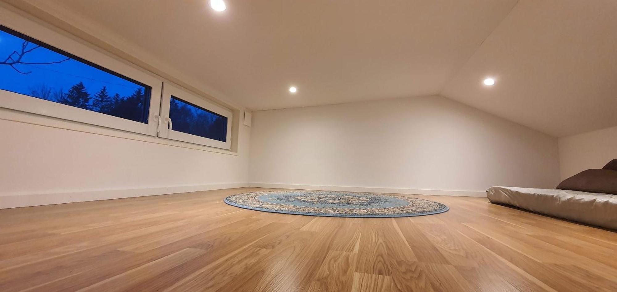 Apartment Smakfullt Attefallshus Med Stort Loft Naera Naturen
