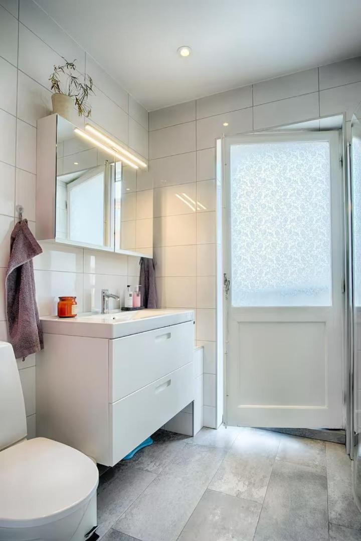 Spacious 5 Bedroom House In *