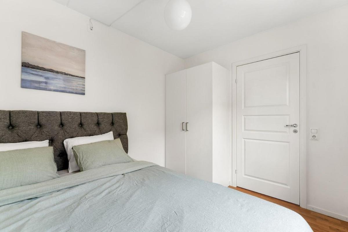 Spacious Close To & Mall *