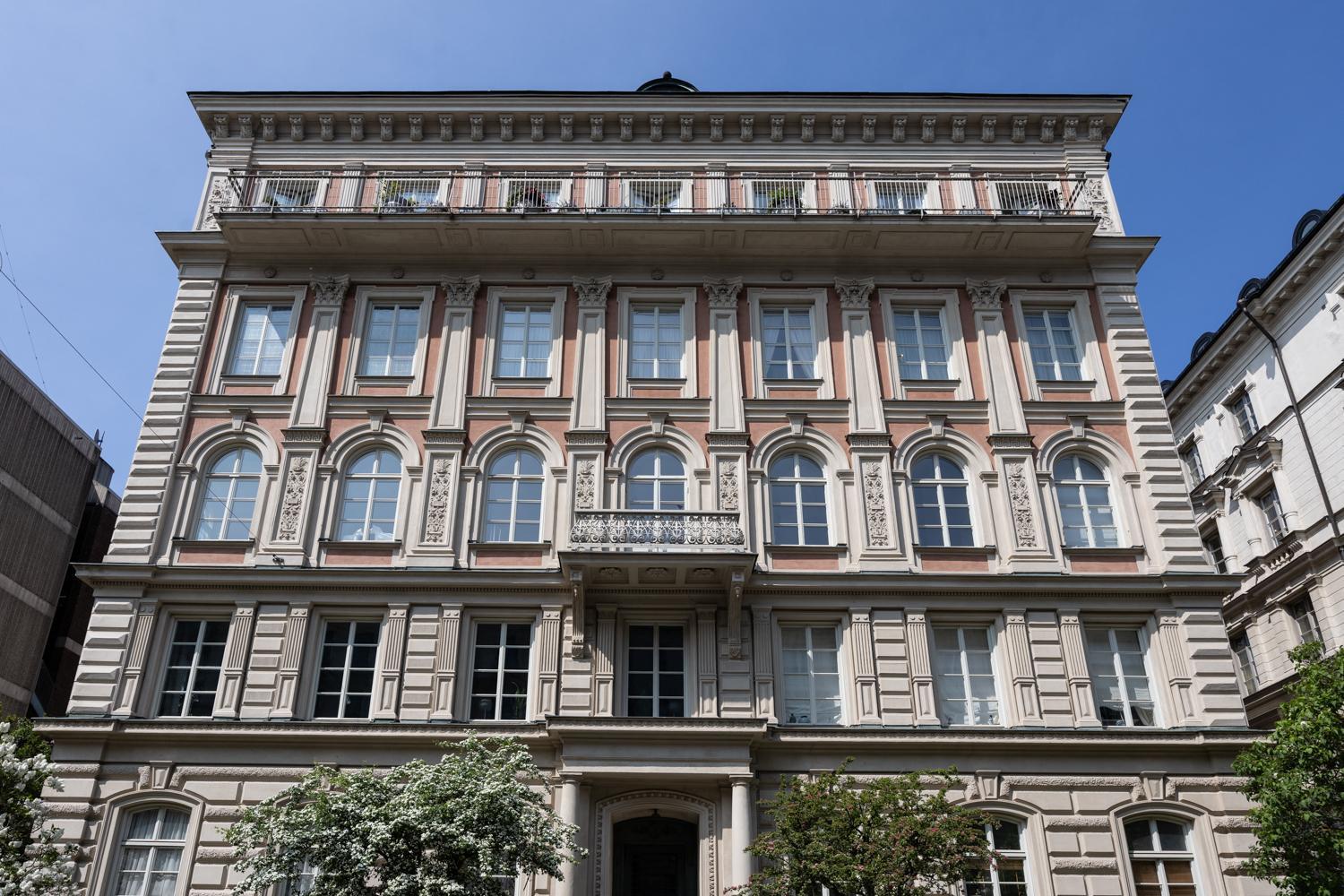 Stylish And Oestermalm Apartment