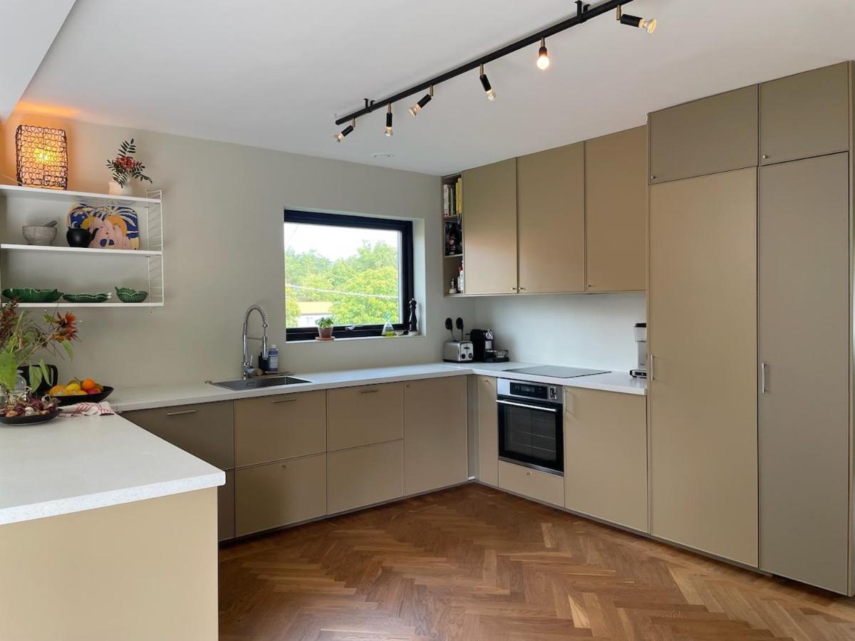 Modern Near With 4 Bedrooms
