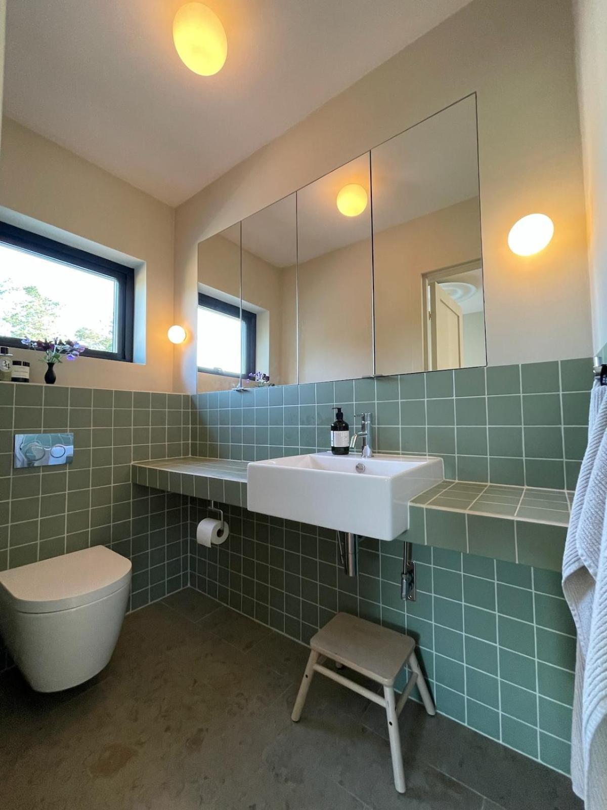 Modern Near With 4 Bedrooms