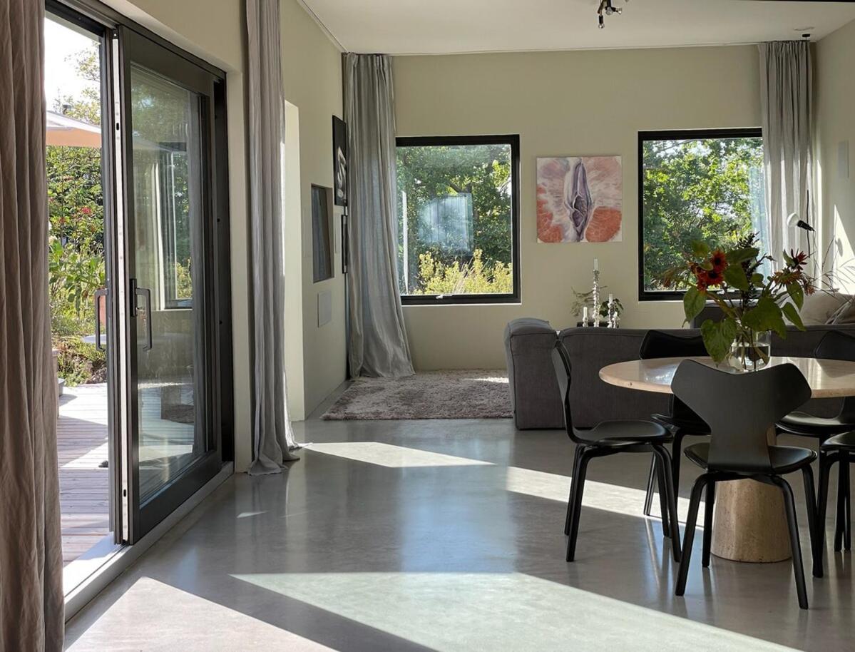 Modern Near With 4 Bedrooms