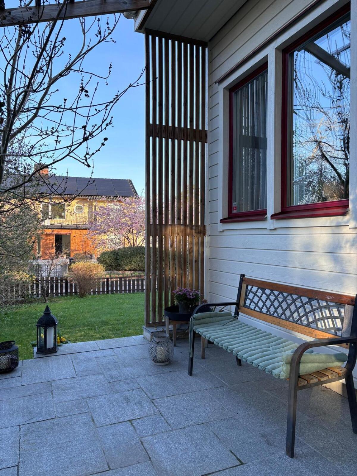 Rymlig Naera Och Villa