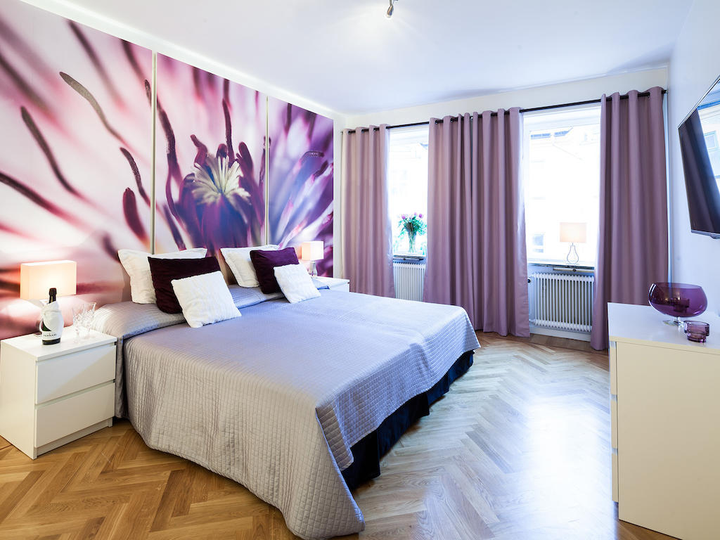 Hotel City *