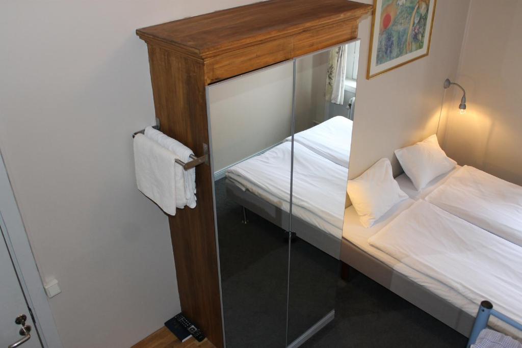 Colonial Hostel *