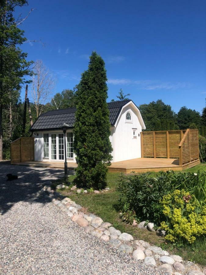 Gasthuis New Mini-villa By The Creek Close To Stockholm