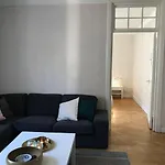 Stylish & Light 2 Room Apartment In Sofo, 60Sqm