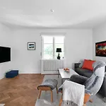 Family 4-Bedroom Villa With Fireplace And Sauna