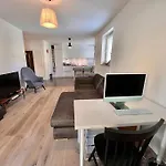 Great One Bedroom Flat Close To The City.