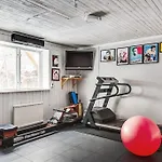 Retro Retreat With Modern Comforts