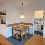 Apartment With Garden Near Metro!