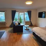 Apartment With Garden Near Metro!