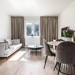 2 Bedroom Cozy City Apartment In Bromma