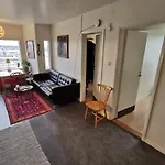 Room In Central Apartement With Sea View
