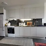 Room In Central Apartement With Sea View