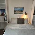 Central Room With Private Entrance And Ensuite Bathroom