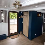 Maelardrottningen Yacht Hotel