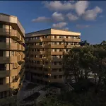 Modern, Centrally Located Apartment!