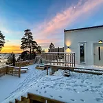 Relaxing Lake Oasis With Jacuzzi - Amazing View & Private Pier