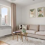 La Nordic Chic With Free Parking