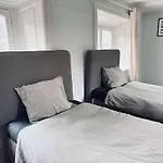 Spacious Flat For Large Group