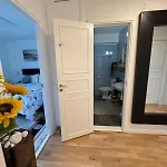 Spacious Apartment Near The Subway