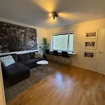 Naera Metro, Stranden Och Skogen.