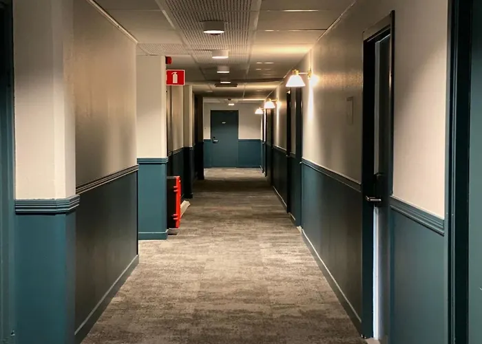 Metro Hotel