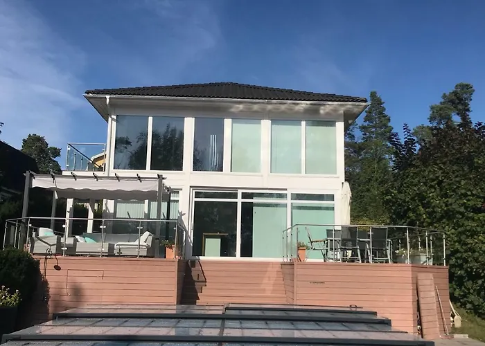 Nikos House;