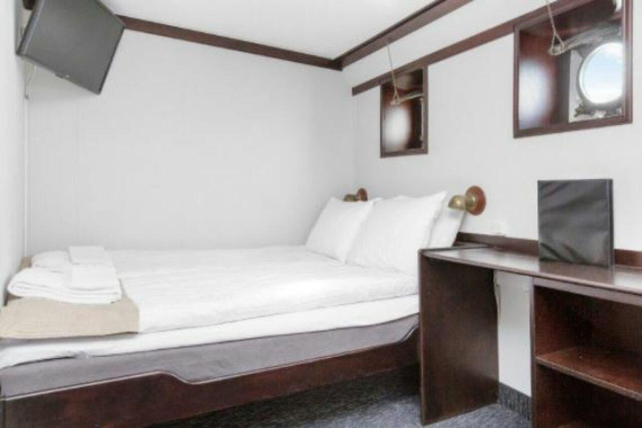 Maelardrottningen Yacht Botel 3*