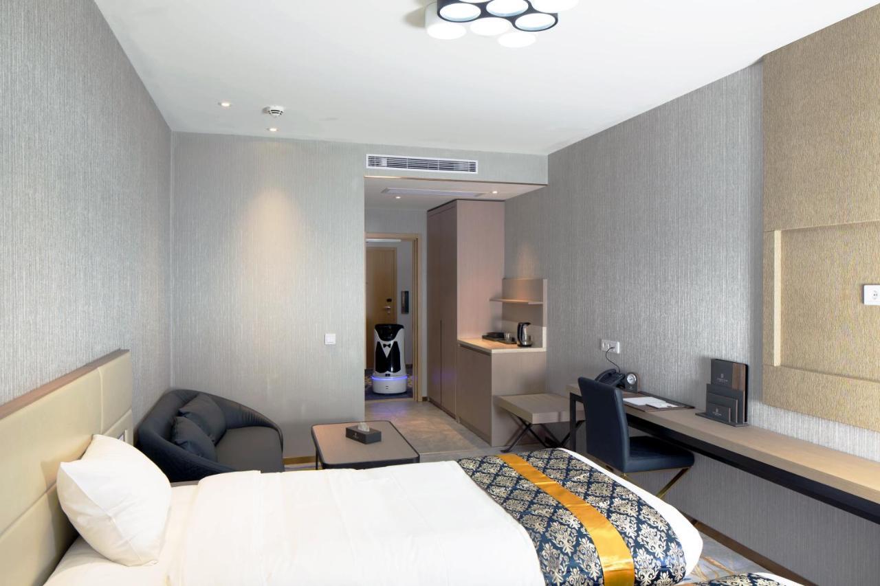 Livington 4*