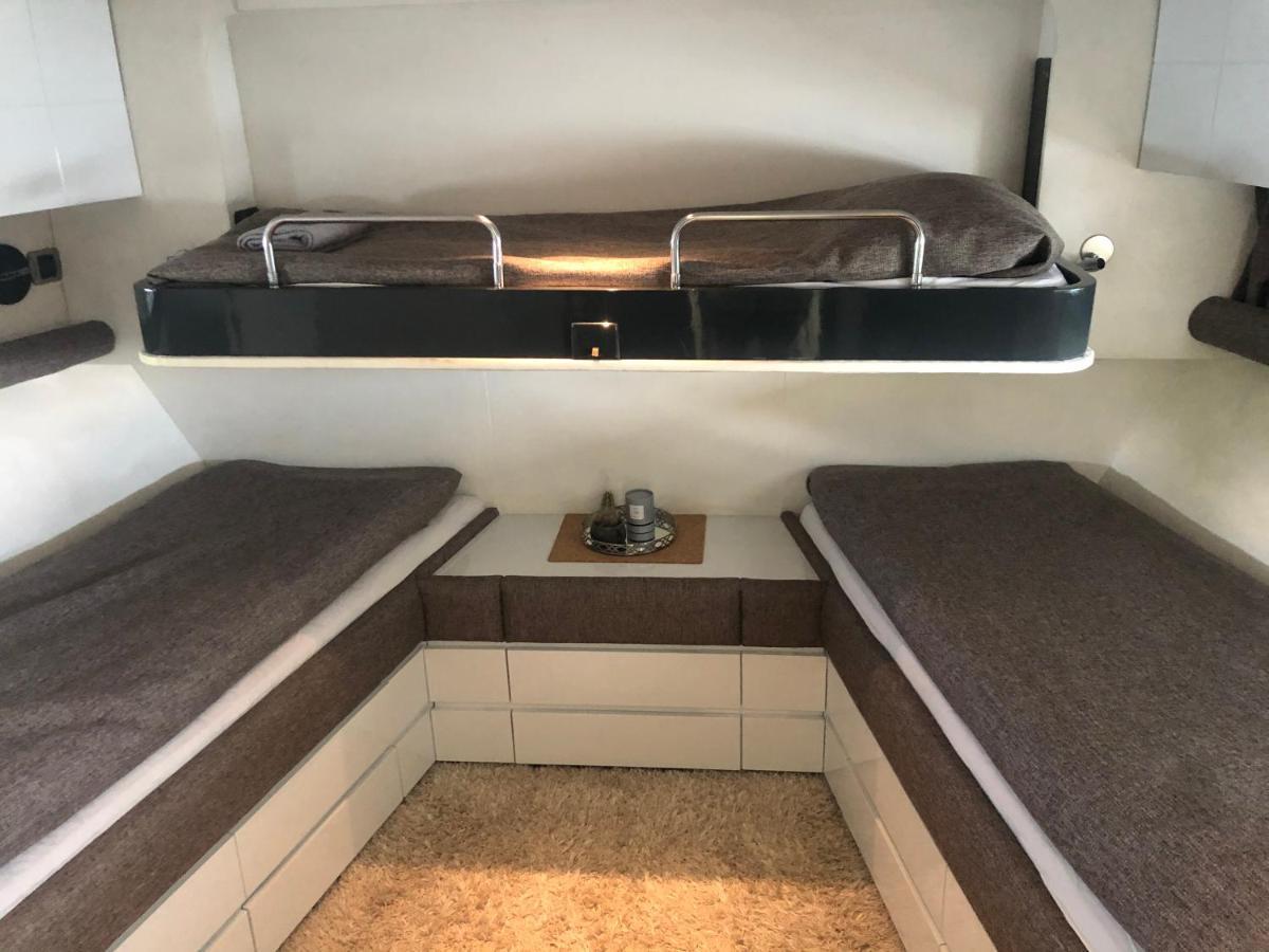 1-3 Bed On A Luxurious Yacht Båthotell *