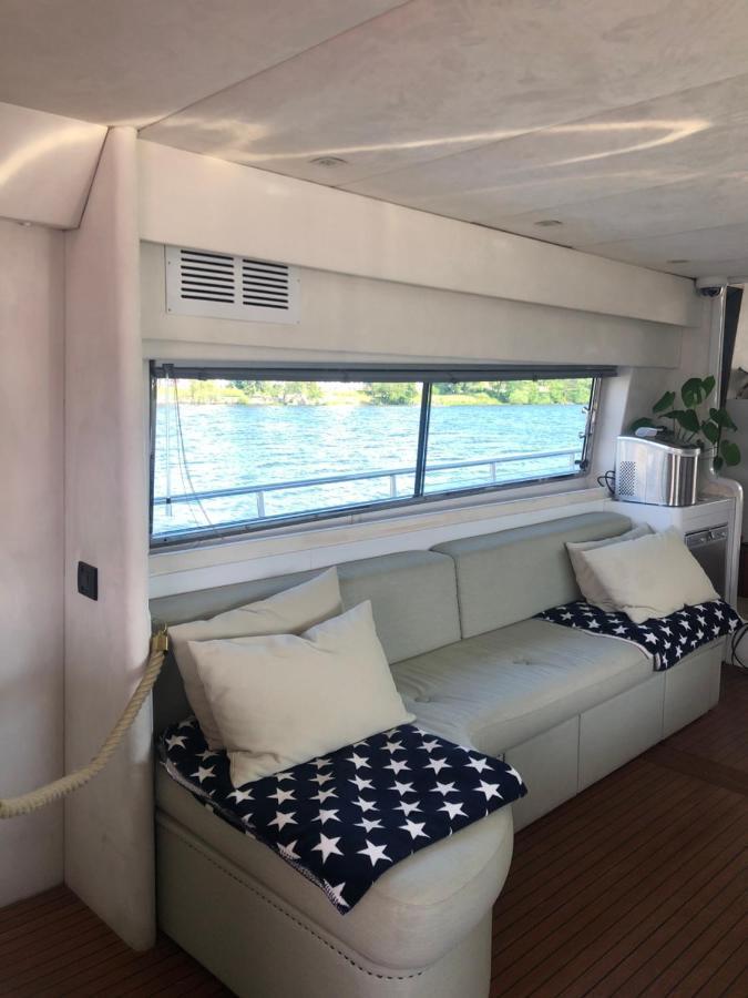 1-3 Bed On A Luxurious Yacht Båthotell