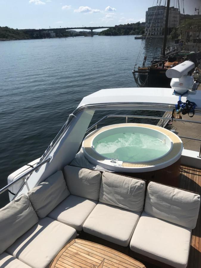 1-3 Bed On A Luxurious Yacht Stockholm