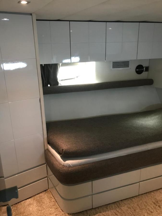 Båthotell 1-3 Bed On A Luxurious Yacht *
