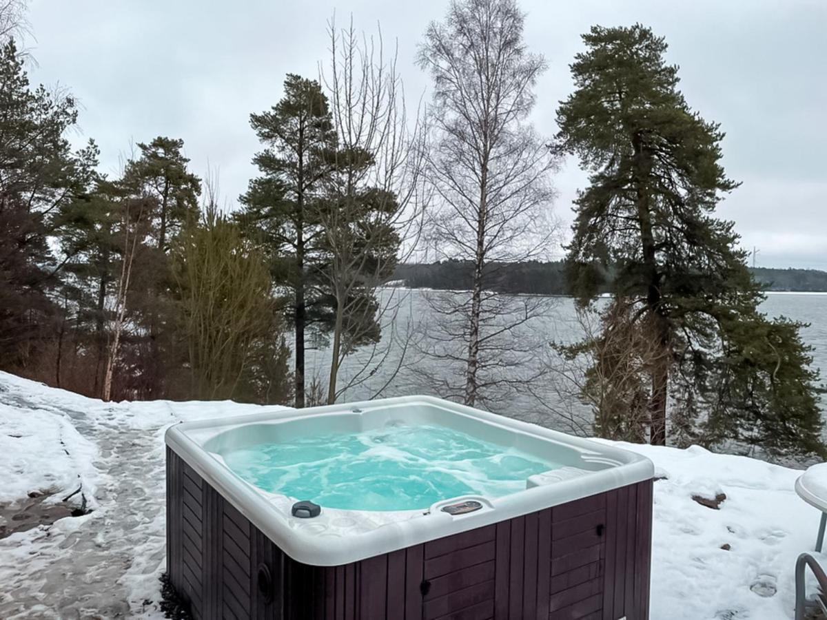 Relaxing Oasis With Jacuzzi - Amazing View & Private Pier Villa *
