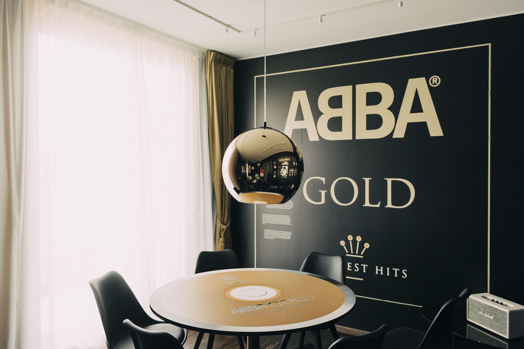 Backstage Hotel