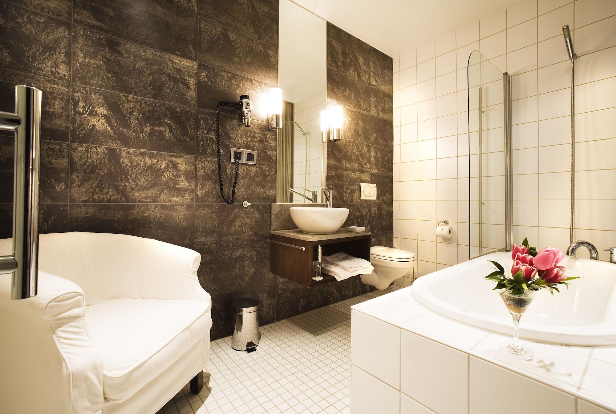 Ulfsunda Slott Hotel 4*