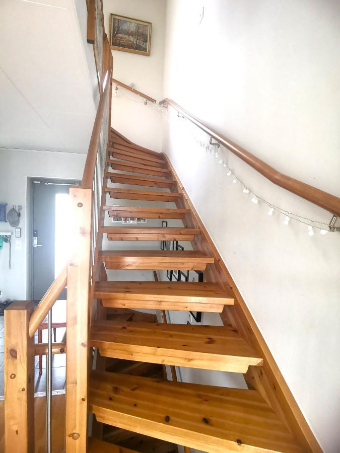 Rum i privatbostad An Entire Floor In A Beautiful Villa, Close To Arlanda Airport *