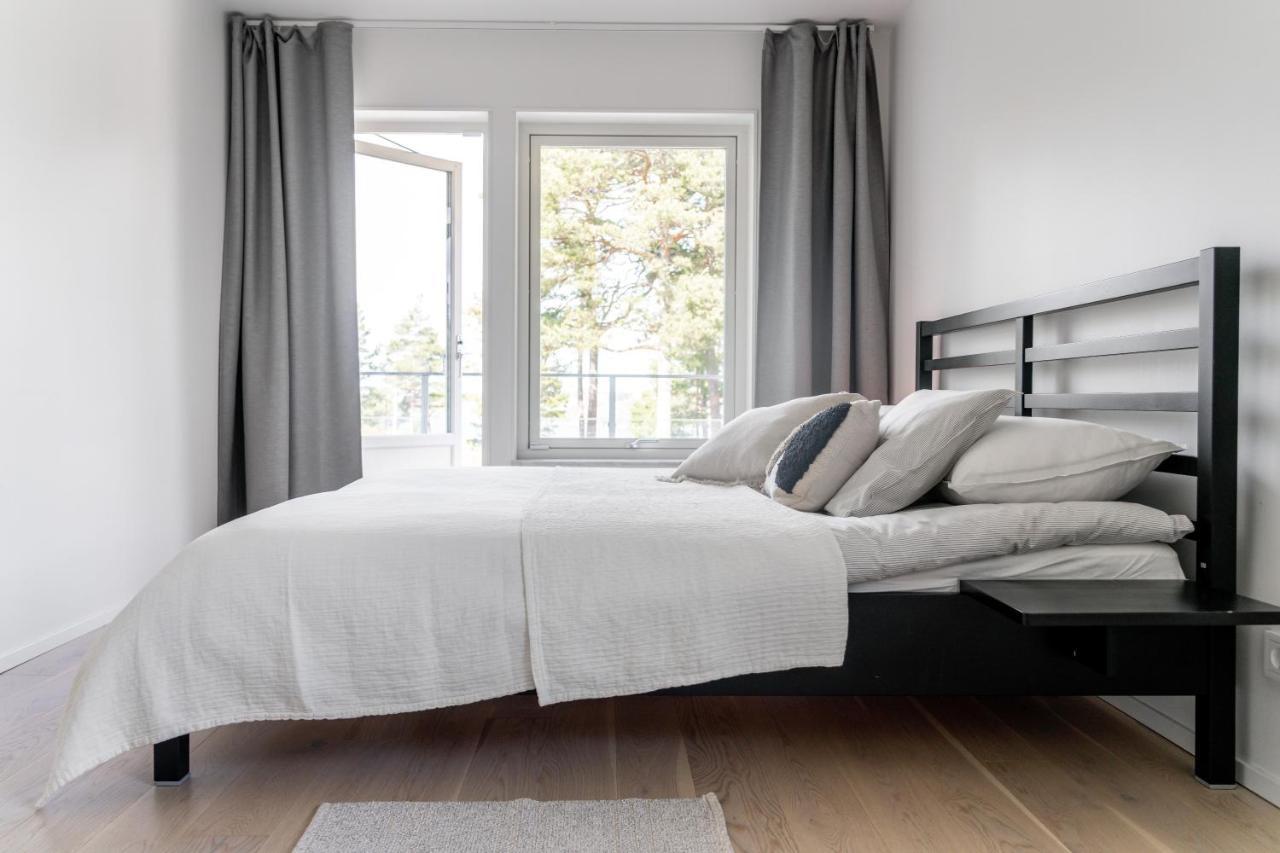 Elegant With Stunning Sea View And Garden Apartment Stockholm