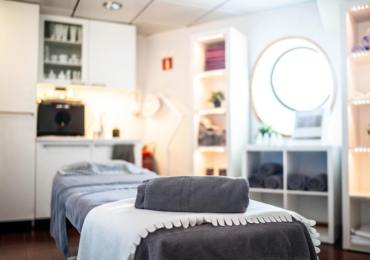  Viking Line Ferry Gabriella - 2-night Cruise Stockholm-helsinki-stockholm *